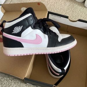 Jordan 1 kids black pink and white size 1.5y